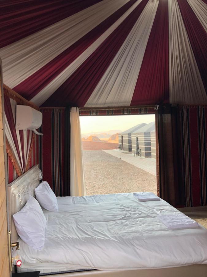 Flowers Rum Camp Wadi Rum Exteriör bild