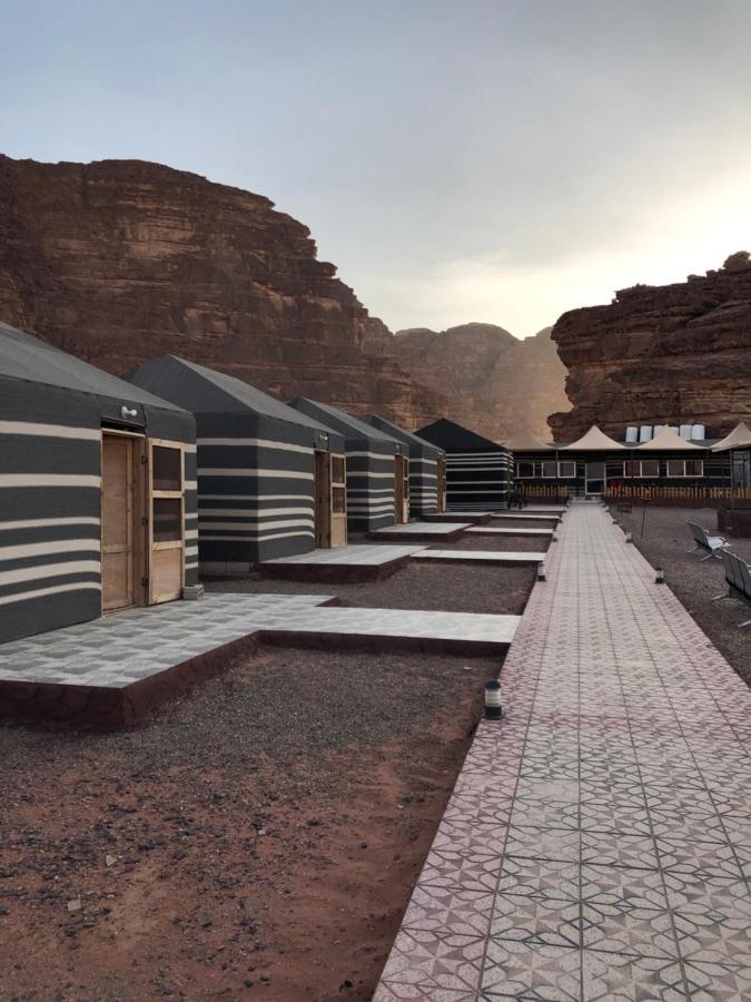 Flowers Rum Camp Wadi Rum Exteriör bild