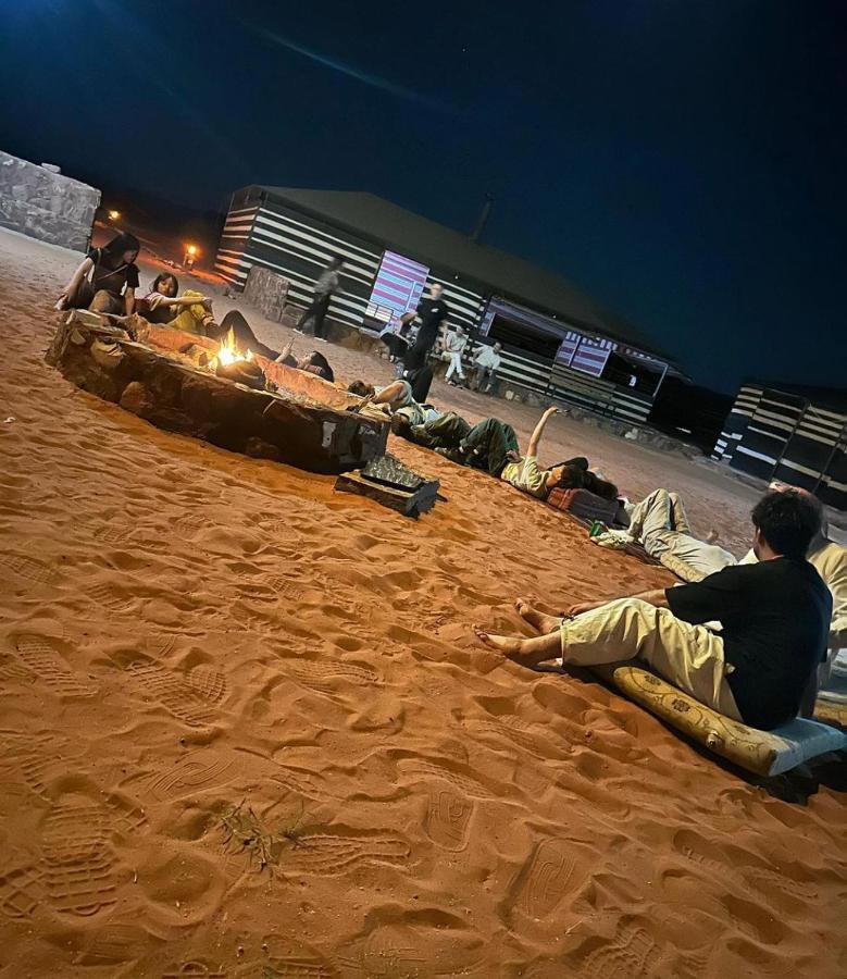 Flowers Rum Camp Wadi Rum Exteriör bild